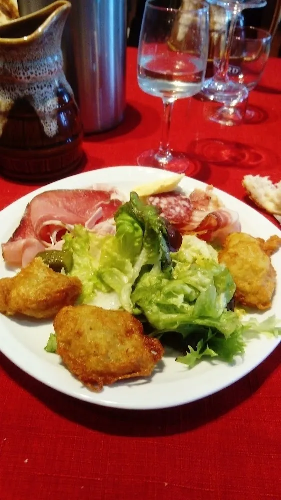 Beignets de Pommes de Terre Charcuterie Salade